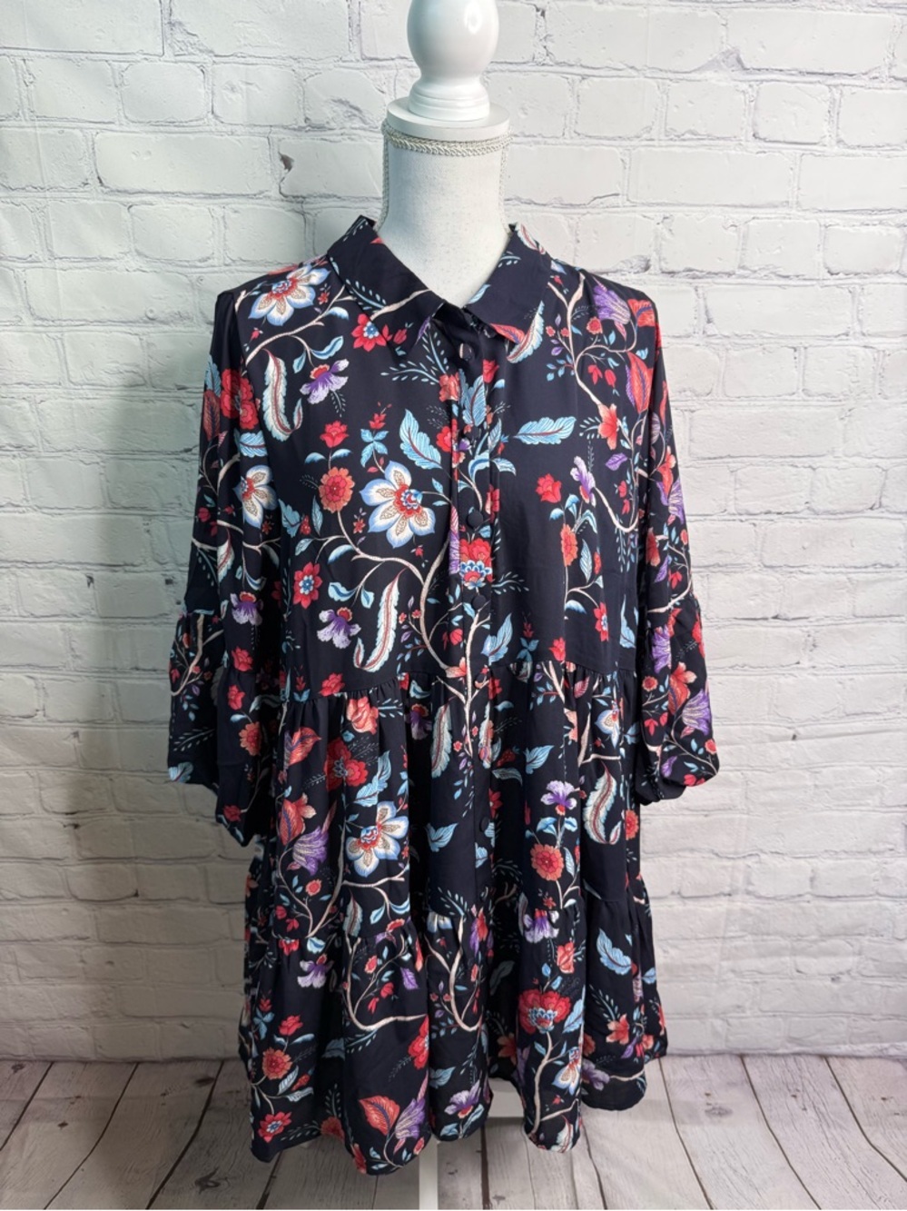AVENUE Studio Enchanted Floral Tunic Blouse Top 16 NWT